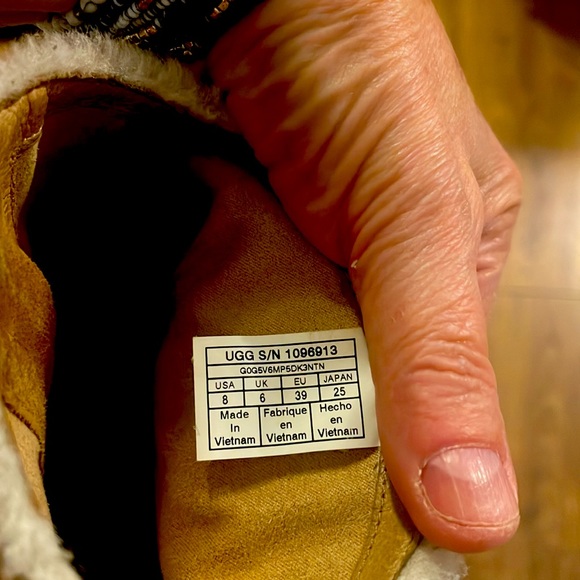 Ugg short boot - Picture 3 of 3